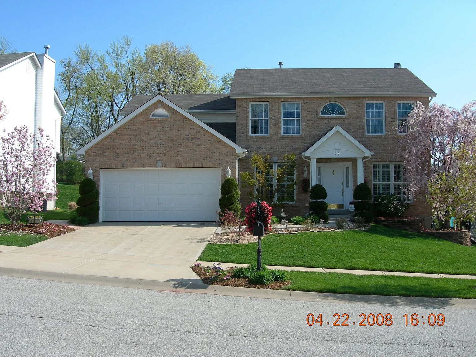 410 Valley Manor Dr photo 1