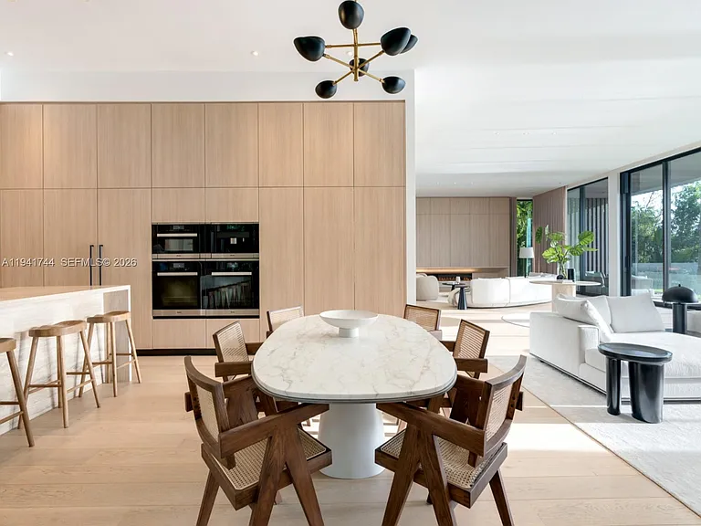 28 W Dilido Dr — Photo 8