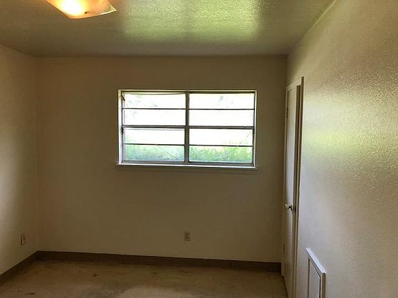 5th image of 3300 Sun Valley Ct