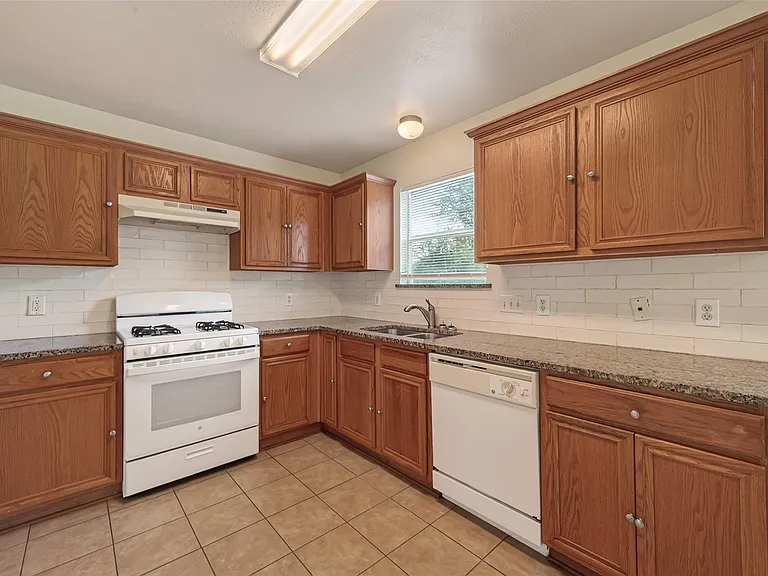 1838 Strongs Ct — Photo 14