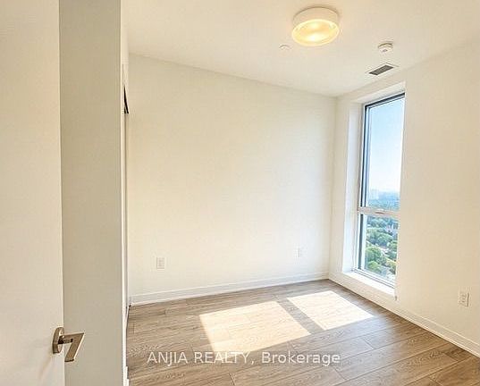 5th image of 10 Oak St #2501