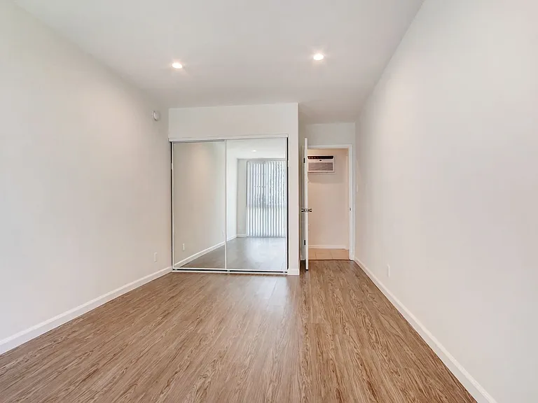 Woodman Apartments — Photo 58