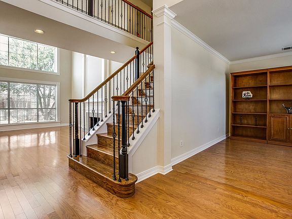 2nd image of 204 Lovegrass Ln