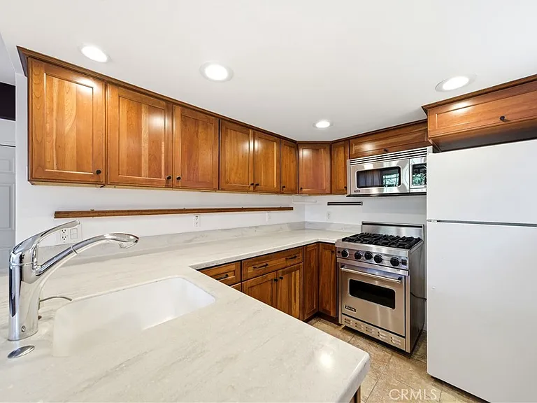 1601 Van Horne Ln — Photo 23