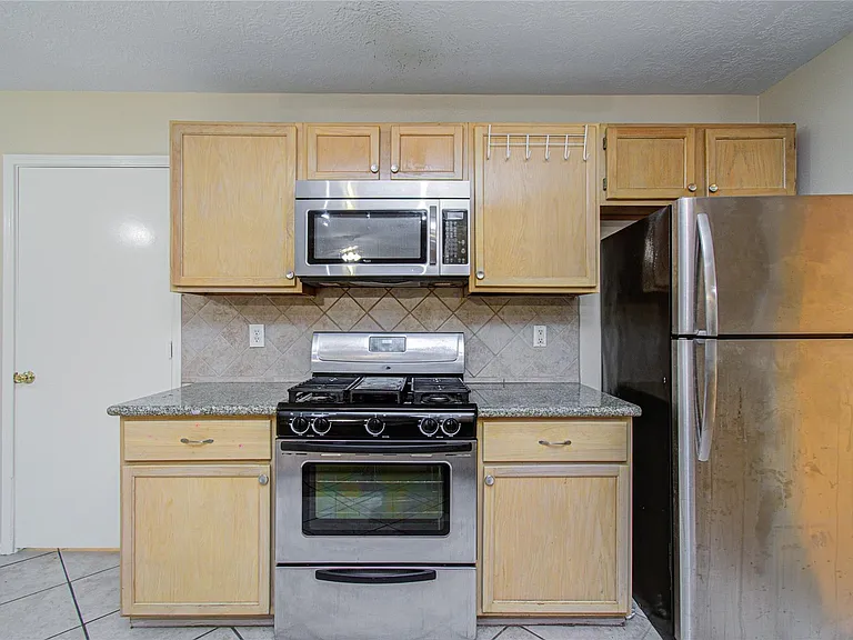 16835 Carbridge Dr — Photo 16