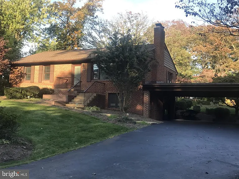 521 Beulah Rd NE — Photo 1