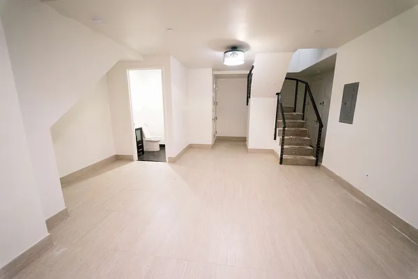 Rented by Manhattan Management LLC | media 29