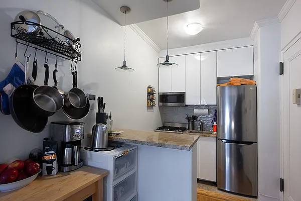 Rented by Compass | media 9