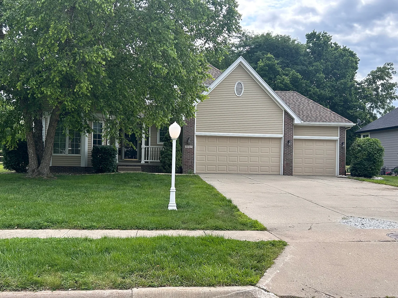 6 bed, 2189 sqft, $2,800 — Photo 1