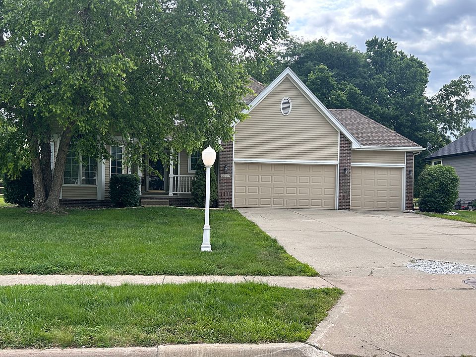 1st image of 2713 NE Briarwood Ct