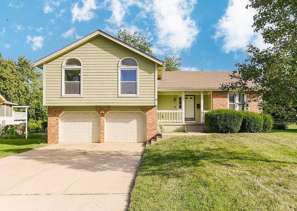 1st image of 210 SE Brownfield Dr