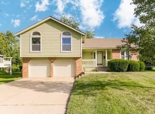 210 SE Brownfield Dr, Lees Summit, MO 64063