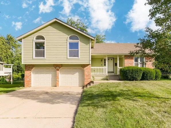 210 SE Brownfield Dr, Lees Summit, MO 64063