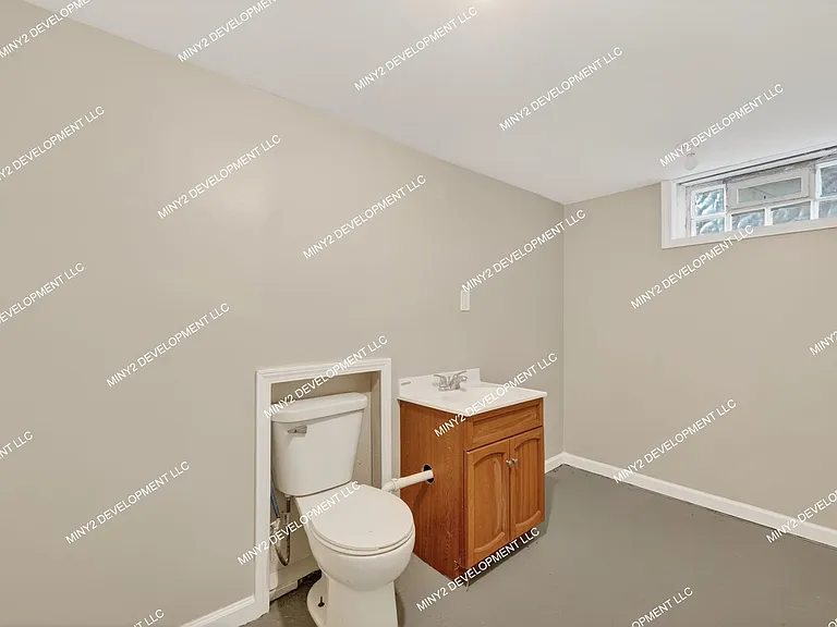 21422 Pembroke Ave — Photo 24