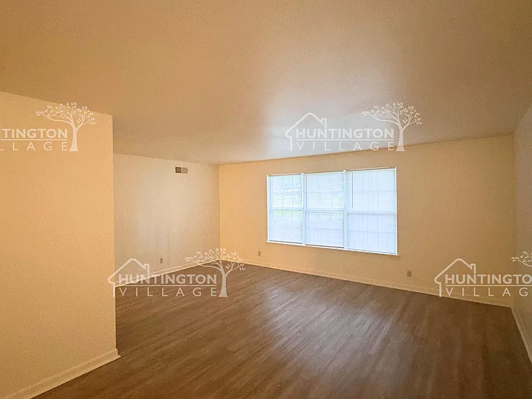 1003 Brookley Ave — Photo 2