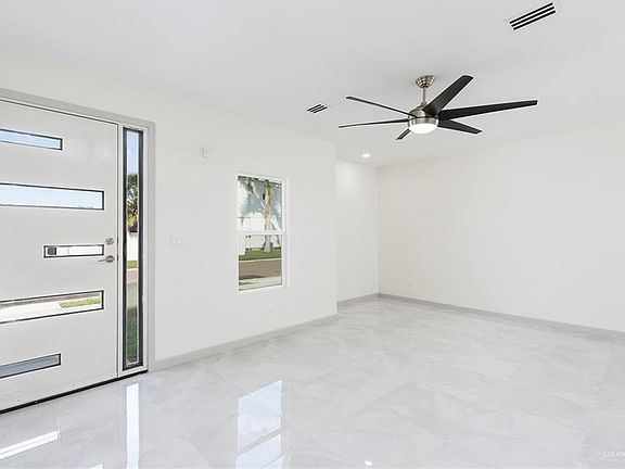 3rd image of 211 San Jacinto St