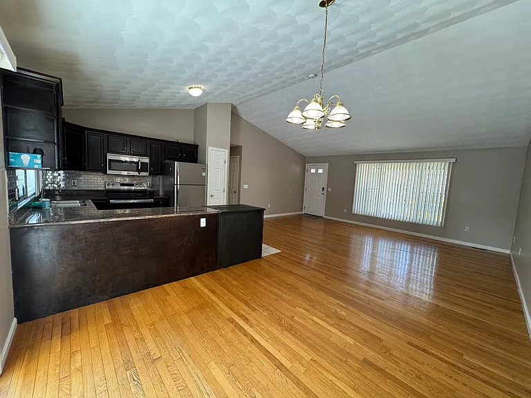 15 S Locust Ave #1 — Photo 2