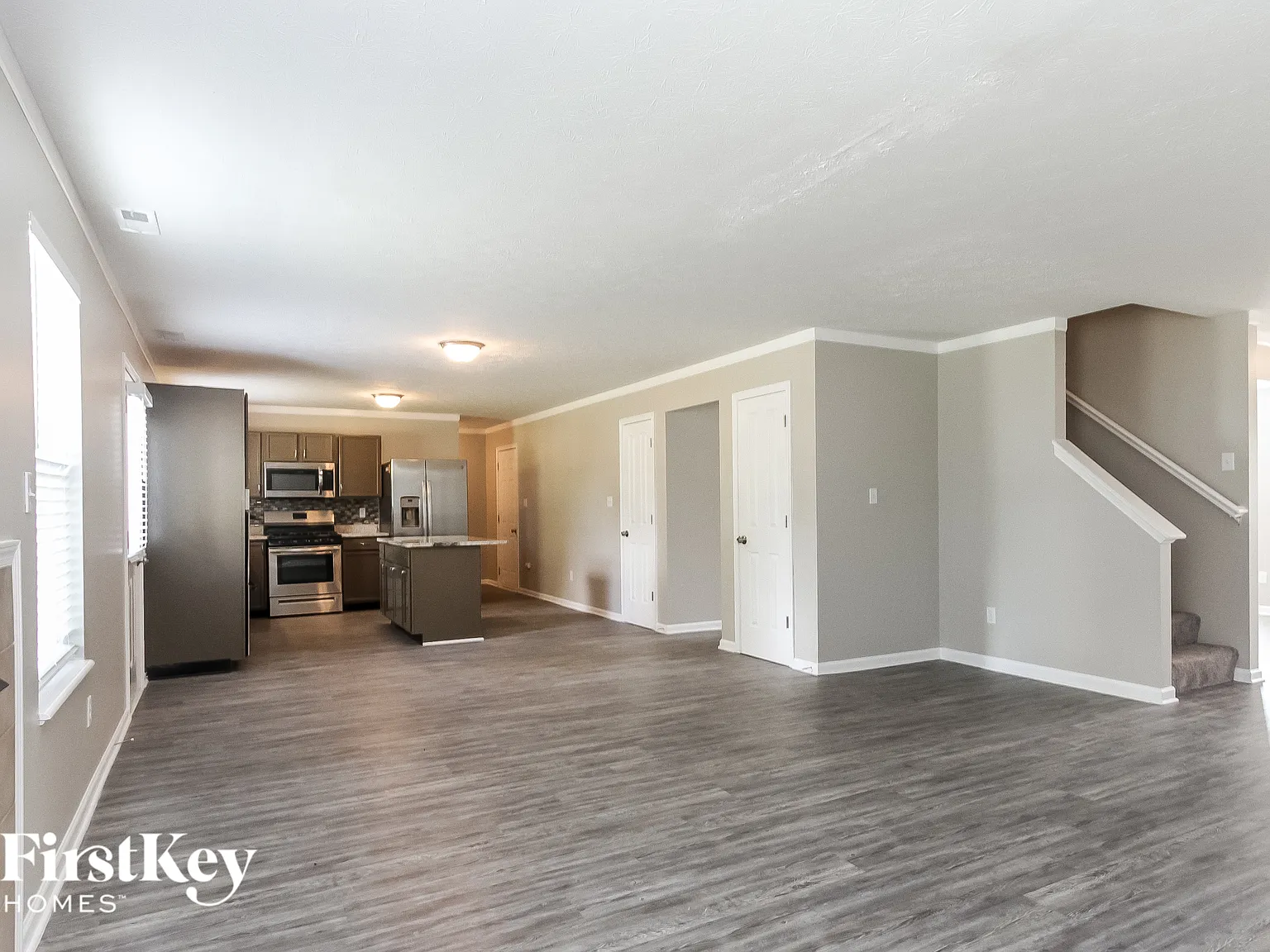 5 bed, 2.5 bath, 3058 sqft, $2,580 — Photo 3