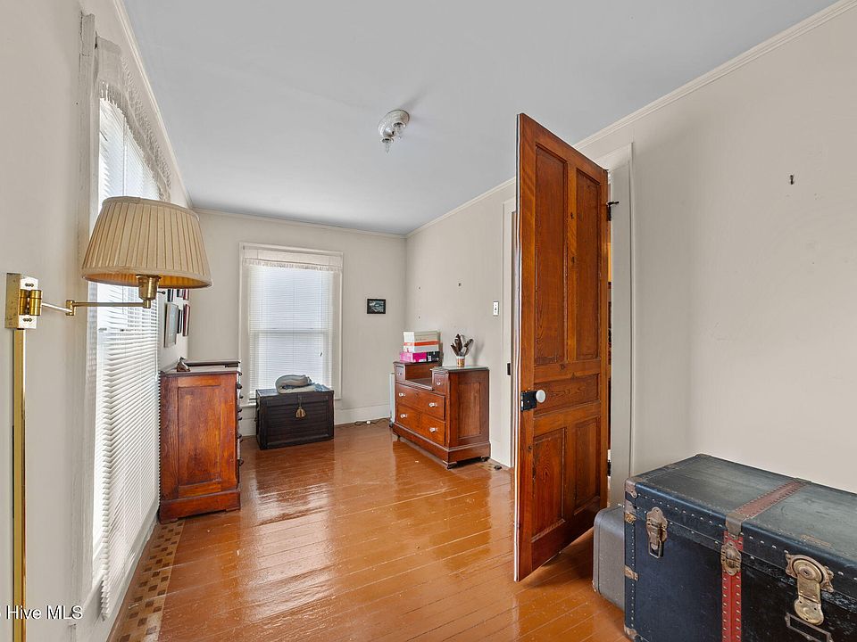 34th image of 609 E Main Street