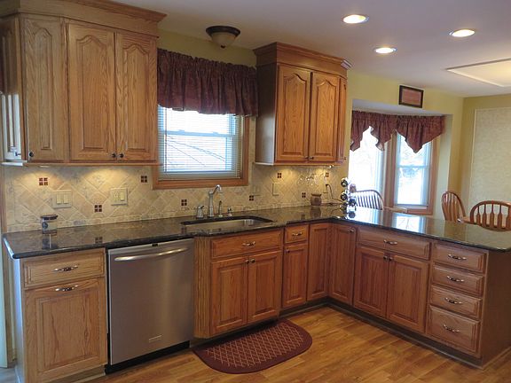 4th image of 21561 Sylvan Ave #23