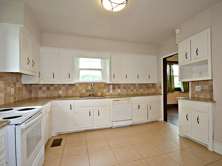 1402 E Chaffin St — Photo 12