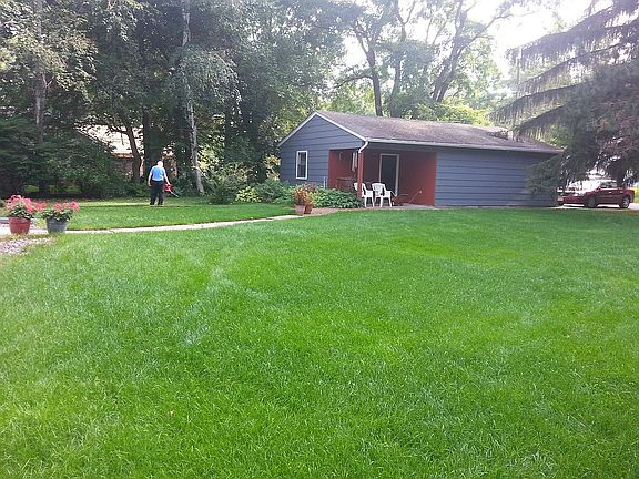 yard with garage