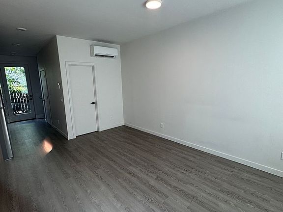 2nd image of 7562-7584 N Emerald Ave #7570-K255