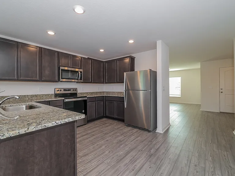 313 Kensington View Dr — Photo 7