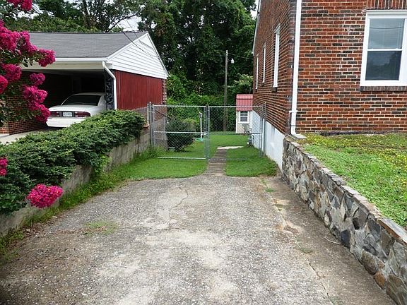 4th image of 916 Chalmers St