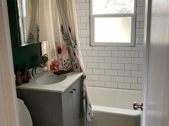 5th image of 3307 E 19th Ave