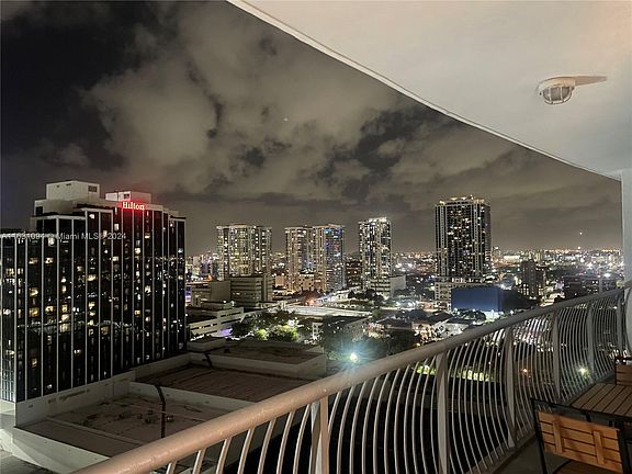 3rd image of 1750 N Bayshore Dr APT 2510