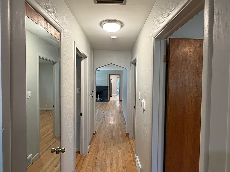 1025 Estes St — Photo 15
