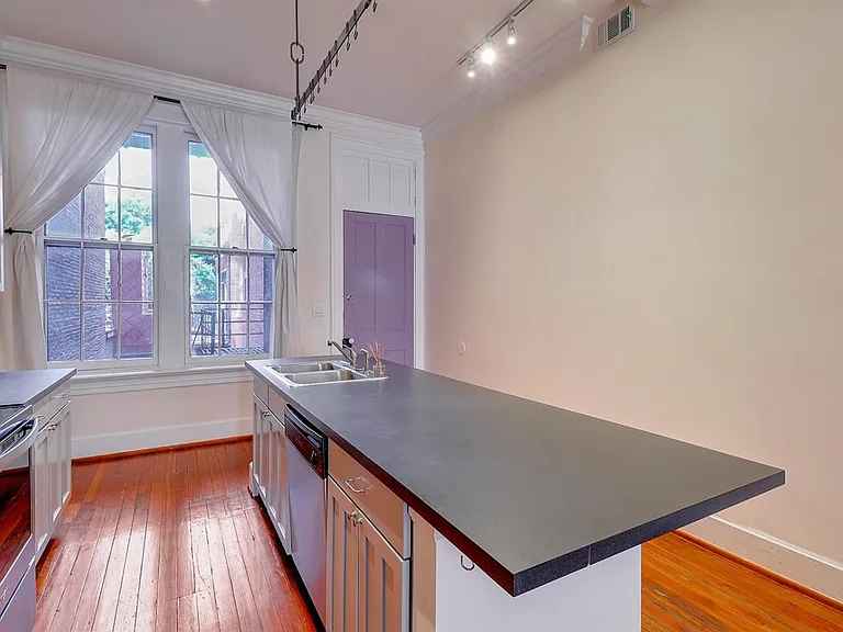 1427 Main St — Photo 16