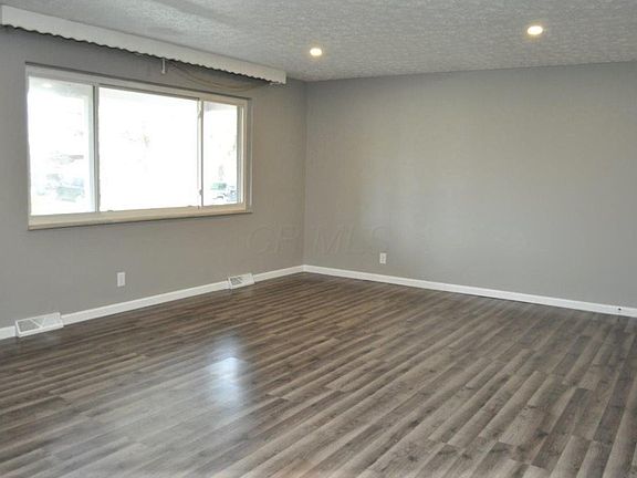 5th image of 1736 Simpson Dr