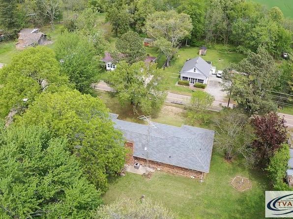 233 W Chestnut St, Puryear, TN 38251