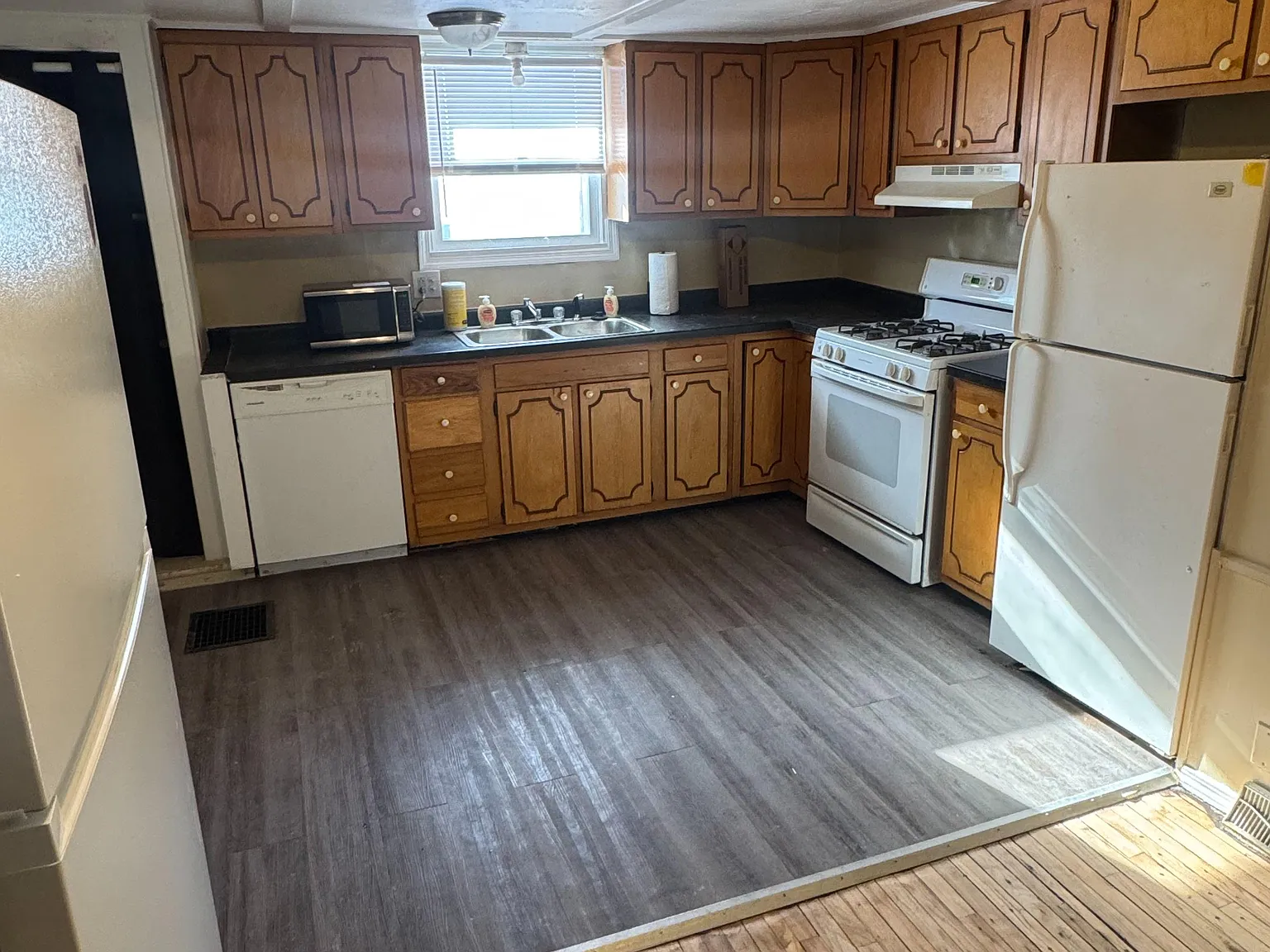 4 bed, 2.0 bath, 1737 sqft, $832 — Photo 4