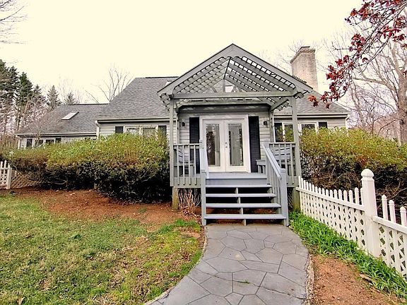 2nd image of 407 St Andrews Cir
