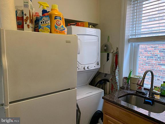 3rd image of 2601 Brown St Floor 2