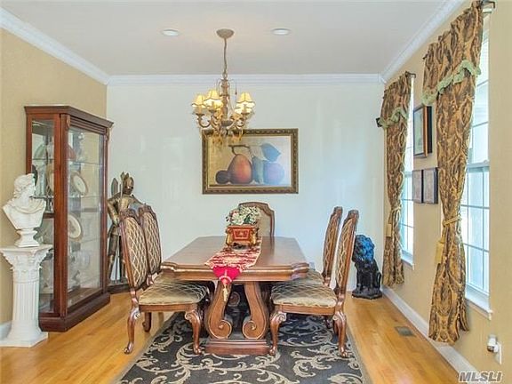 5th image of 82 Conklin Ave