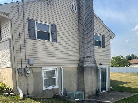 5th image of 315 Lyman Ave