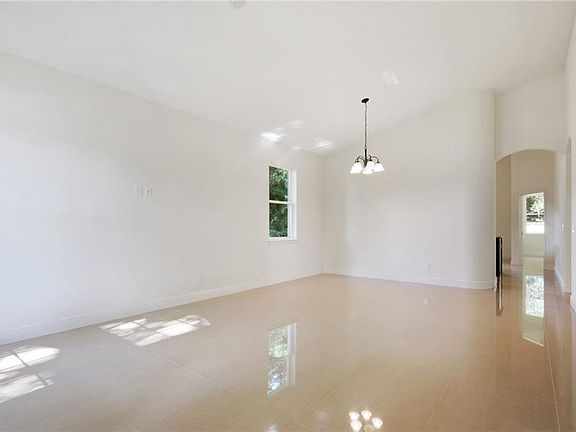 3rd image of 7024 N Dakota Ave