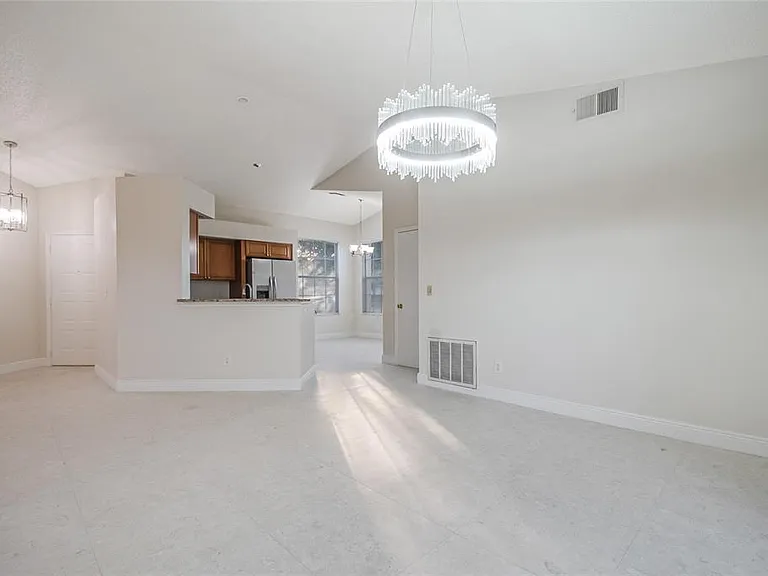 1542 Brook Hollow Dr — Photo 8