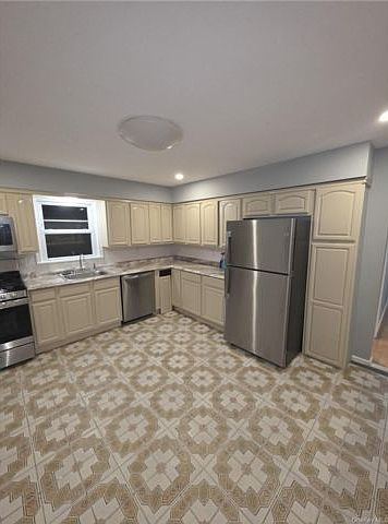 1st image of 915 11th St #11