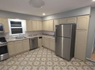 915 11th St #11, West Babylon, NY 11704