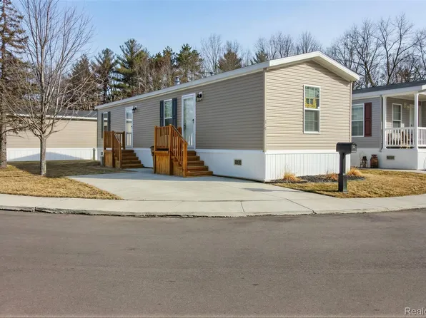 219 W Fern, Canton, MI 48187