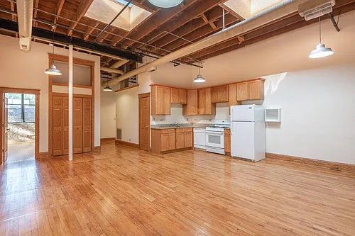 3656 N Lincoln Ave Photo 1