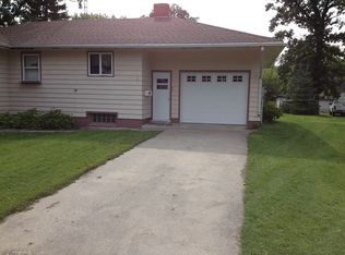 647 N Central St, Warren, MN 56762