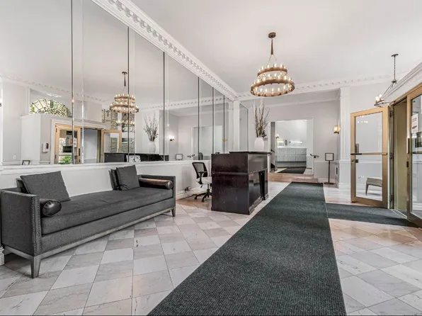 69-40 Yellowstone Boulevard image 4 of 21