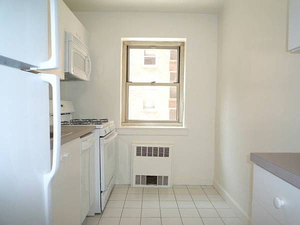 2nd image of 135-20 Hoover Ave #3B