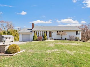 5 Lawn Cir, Trumbull, CT 06611